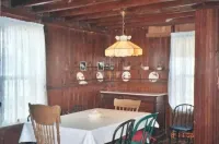 Now Has TV + Linens - Relaxing 4-Bedroom Cottage in Westbrook, CT at West Beach