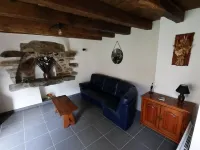 Detached 19th-century farmhouse in the Ségala region of Aveyron Hotels in Pradinas