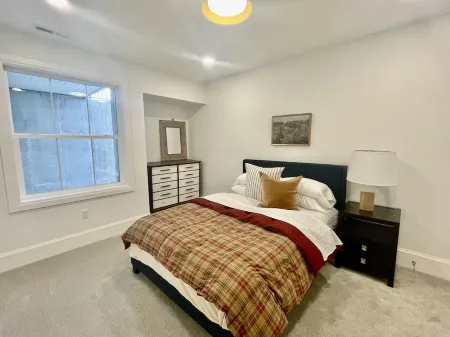 Brand NEW modern ski retreat close to Sundance & BYU Отели в г. Плезант Гров