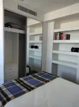 Modern 1 Bedroom Unit, near Beach with City and Harbour views, parking and WiFi