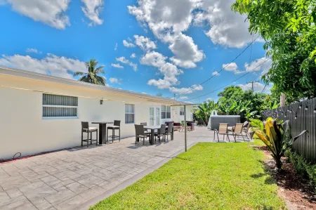 Luxurious 5bed and 3bath Отели в г. Мирамар