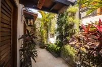 Casa Del Hidalgo - 7 BR Walled City Colonial Villa Hotels in 