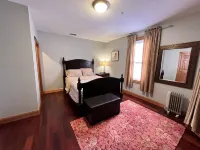 3Bed / 3Bath Home, 3 Parking spots close to Central Sq, MIT, Harvard. Walk to T. โรงแรมใกล้St. John the Evangelist Monastery Chapel