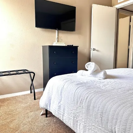 Spacious 3 Level Loft: 5 mins walk from JSU Stadium, hospitals, bars, and more