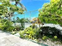 Four Shells - Your Home Away From Home on Paradise Island Hotels near The Dig
