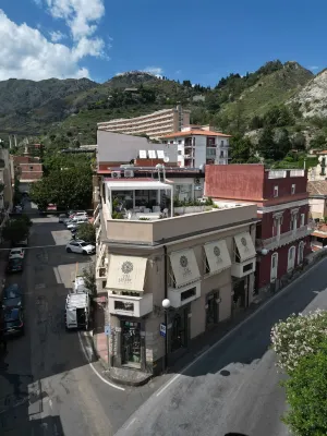 Th Luxury Hotel a Giardini Naxos