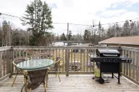 Artistic Getaway Near Halifax | King Bed, Spacious Deck & Fire Pit