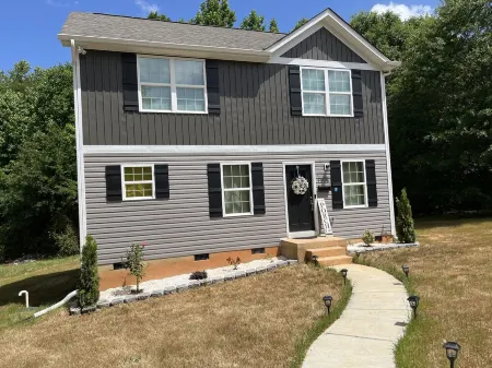 The Royal Suites.Family Friendly-Close to CLT Airport. Beautiful and peaceful.