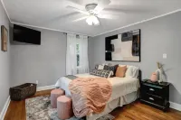 Beautiful 3 Bedroom Home in the center of the city Hotels near Great China Food Market