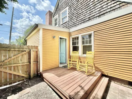 1918 Downtown Cary w/ 4BR+3BA ~ walk 2 new park shops breweries & restaurants! Отели рядом с достопримечательностью «Aspen Center»