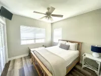 Boaters Waterfront Paradise. Dock included! Now with StarLink Wifi - balcony