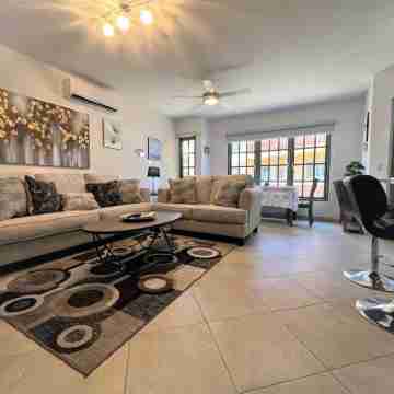 Sea Turtle Condo 2 Bdr-2 Bth in Palm Beach Area, walking distance to the beach. Others