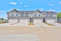 Spectacular Cedar Falls Townhome!