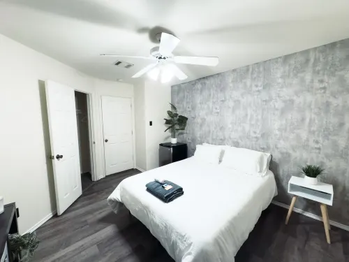Hill Country Haven: Gateway to TXST and San Marcos