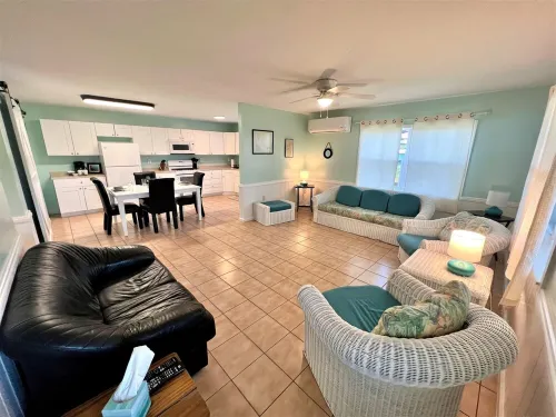 Blair's Bungalow - Exceptional Value! 2 Bdrm Home w/Dock Slip Green Turtle Cay Hotels in Green Turtle Cay