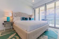 Azure Beach Residences 3 Bed/3 Bath Suite 180 Degree Views of  Eagle/Palm Beach.