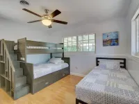 Beautiful tropical villa with heated pool, modern furniture - close to the beach Hotels near Walmart Supercenter