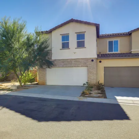 2 Mi to Fantasy Springs Casino: Lakefront Retreat!