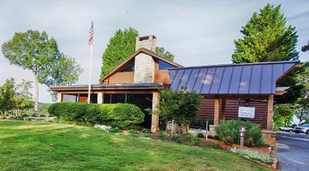 Mountain Top Inn and Resort Отели в г. Уорм Спрингс