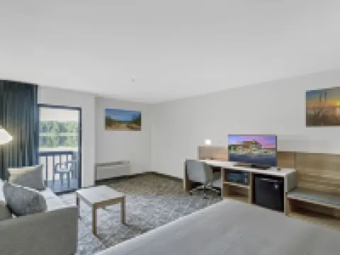 Waterbird Lakeside Inn Hotels in Chesterton