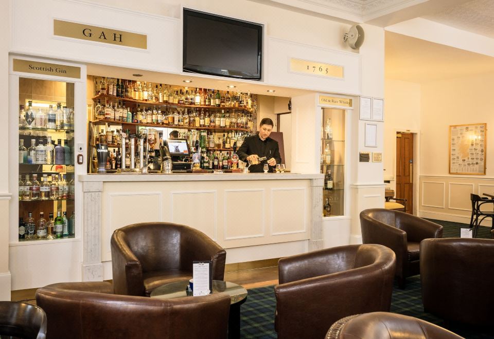 2. 그랜트 암스 호..