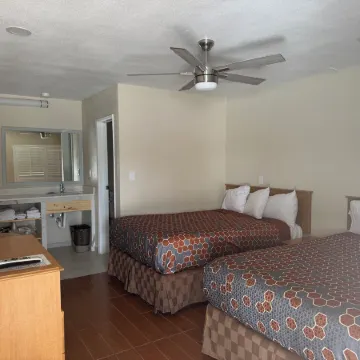 Townhouse Inn and Suites