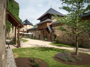 Tauroa Schloss Gabelhofen