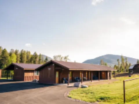 Glacier Homestead Hotels in Coram
