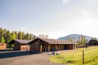 Glacier Homestead Hotels in Coram