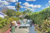 Tropical Cottages Hotels near Turtle Hospital