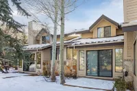 Queen Esther 2425 Condo