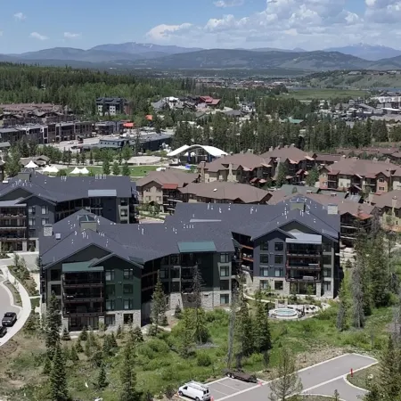 Ski Idlewild 1 Bedroom Condo by RedAwning