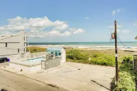 Bright Carolina Beach Condo Public Beach on-Site - Spa