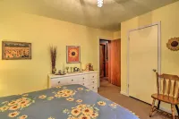 Cozy Pine Mountain Cabin w/ Screened Porch & Yard! - parking