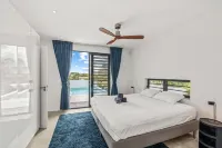 3-bedroom Villa overlooking the Spanish Water, 5-minutes away from Jan Thiel