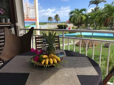 Anse des Rochers lovely "1,2,3 Soleil" studio with superb sea view.