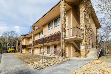 Riverfront Condo, Super Conveniently Located! Отели в г. Таунсенд