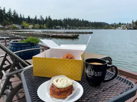 Lakeshore Inn Отели рядом с достопримечательностью «оз. Освего»