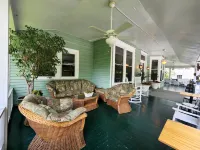 Vine Cottage Inn Hotels in Warm Springs