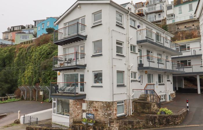 3 Dolphin Court