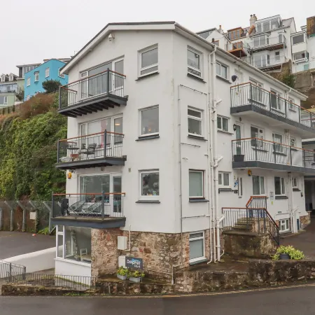 3 Dolphin Court