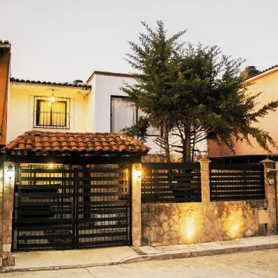 Hermosa Casa Con Chimenea فنادق في 