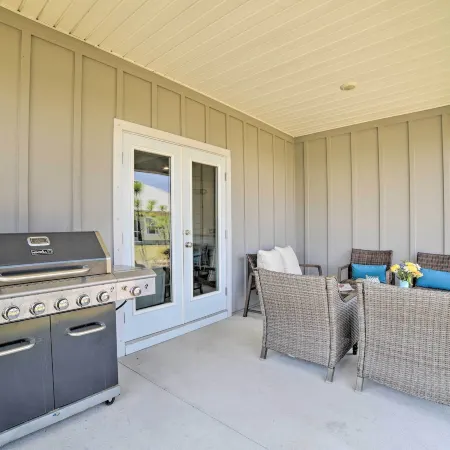 Port St Joe 'Mermaid Cove' Getaway w/ Patio!