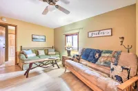 Best Location - Maggie Valley Cabin w/ Hot Tub! Hotels in Ivy Hill
