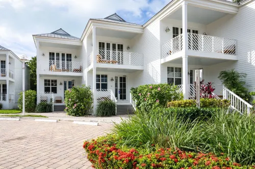 Islander Bayside Villas & Boatslips