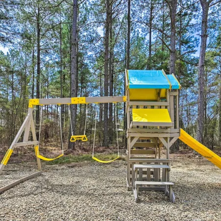 Private Hot Tub, Outdoor Fireplace: Broken Bow Gem