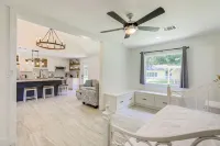 Bright Wallis Cottage w/ Pergola & Grill! Hotels in Simonton