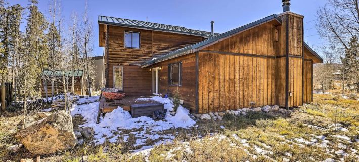 7 Mi to Skiing! Mtn-View Hot Tub Haven in Frisco Отели в г. Диллон