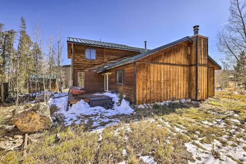 7 Mi to Skiing! Mtn-View Hot Tub Haven in Frisco - spa
