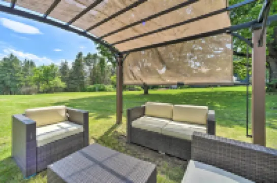 Stylish Suburban Getaway, 10 Miles to Royal Mtn!